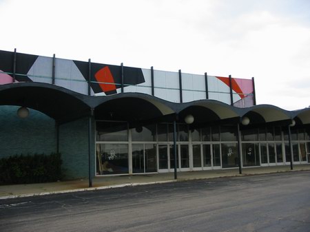 Mai Kai Theatre - Main Entrance (newer photo)